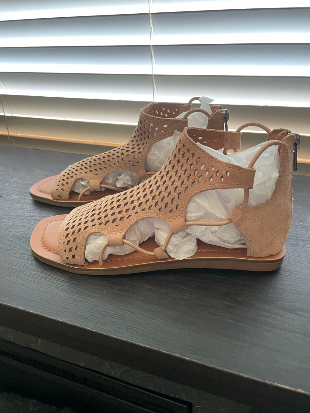 Lucky Brand Laser-Cut Tan Bartega Gladiator Sandals Women’s size 7.5